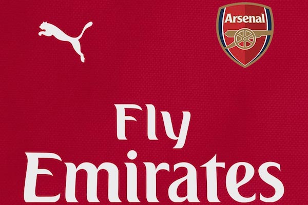 Voilà ce que devrait être le design du futur maillot domicile 2017-2018 d'Arsenal. - @Footyheadlines