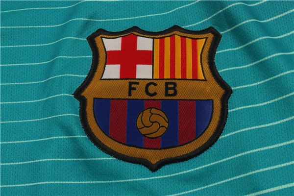 Du truquoise, encore, sur le futur maillot extérieur du Barça. Mais d'un ton différent, de cette saison.