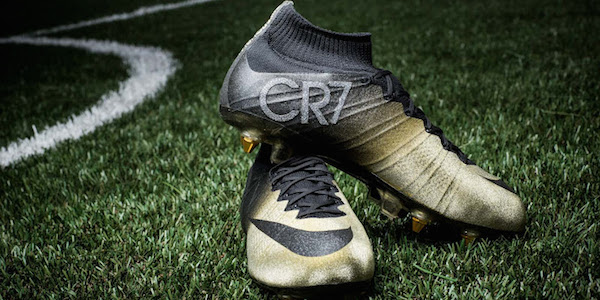 Voici les chaussures spéciales de Cristiano Ronaldo pour son Ballon d'or 2014