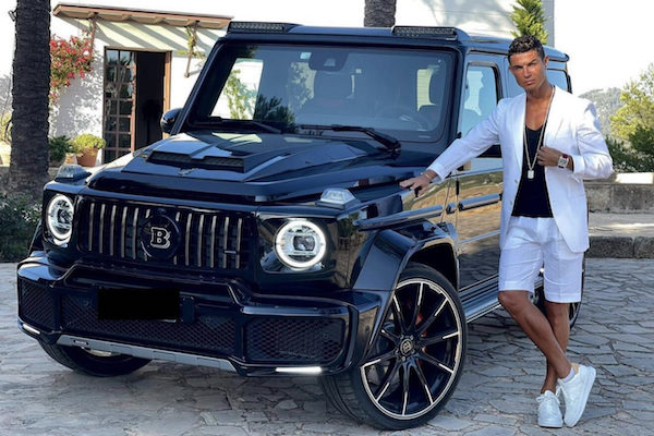 Les 10 voitures de footballeurs les plus chères : 10 Cristiano Ronaldo et son Classe G V12 900 "One of Ten" à 600 000€